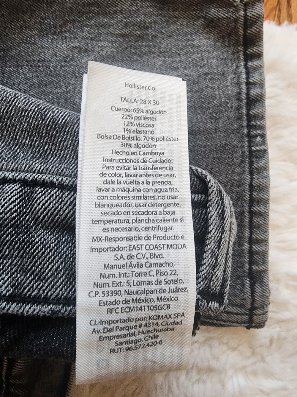 Hollister Men's Straight Leg Jeans in Washed Gray - Picture 9 of 10